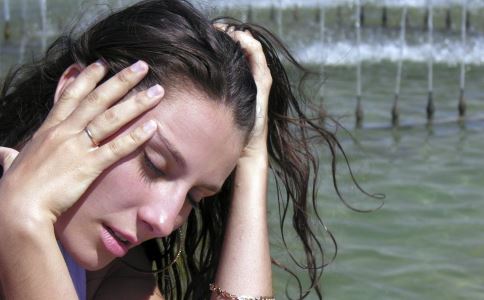 为什么会头痛 可能是精神压力过大
