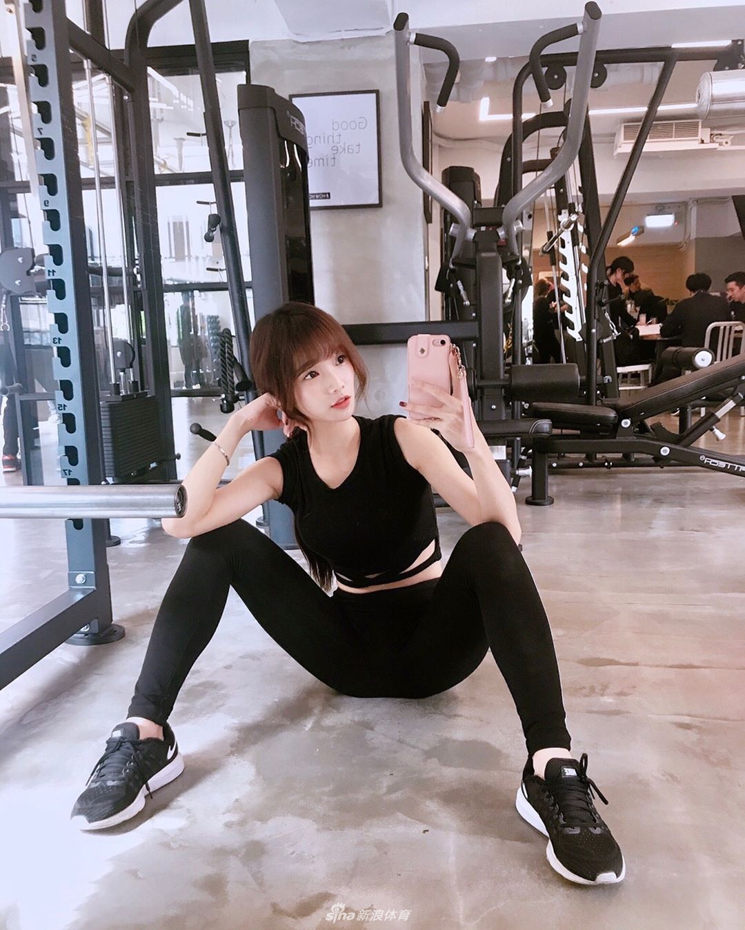 一组来自台湾网红女主播Kittie的健身生活美照，来感受一下火辣台妹的健身日常