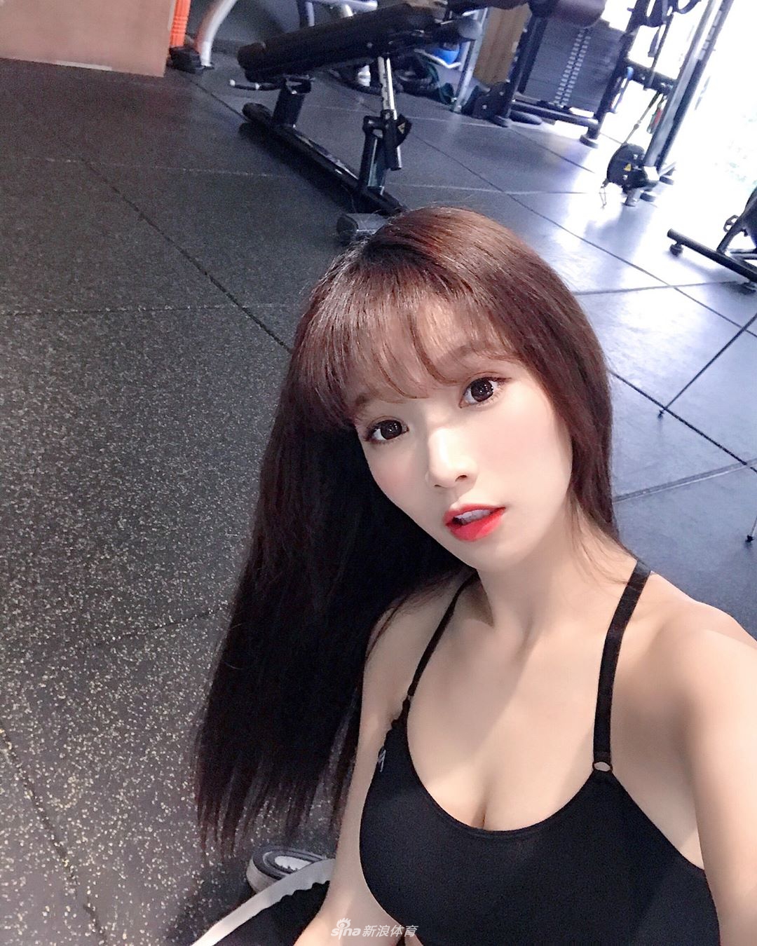 一组来自台湾网红女主播Kittie的健身生活美照，来感受一下火辣台妹的健身日常