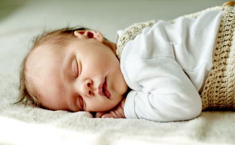 宝宝睡觉容易早醒怎么回事 家长该怎么办