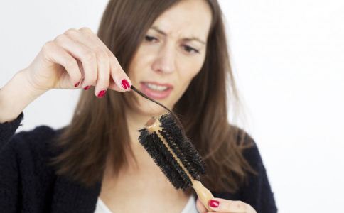 女性脱发怎么办 做好5点改善脱发症状