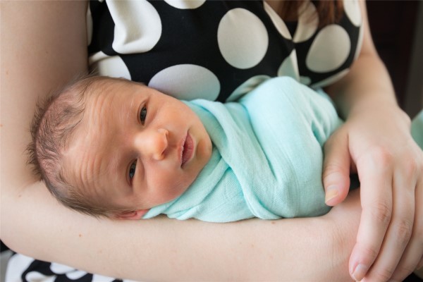 二个月婴儿吐奶喷射状 开启喷射状吐奶可不是好事
