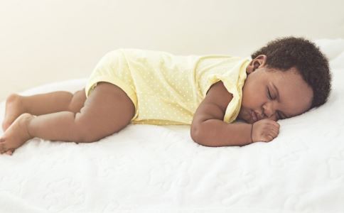 宝宝睡觉磨牙是是什么原因？是肚子里有蛔虫吗？