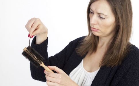 产后脱发的原因有哪些 如何预防产后脱发