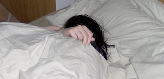 女人真正赤裸身体照片：揭开女人赤裸睡觉好不好