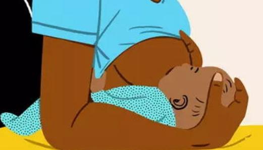 侧卧喂奶正确姿势图解：喂奶4种常用姿势（示范喂奶和含乳）