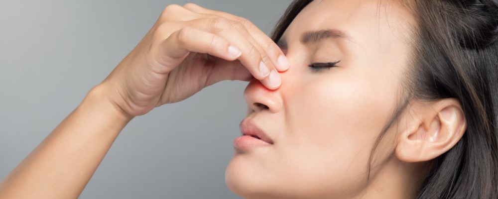 如何区别过敏性鼻炎和感冒 过敏性鼻炎该怎么治疗