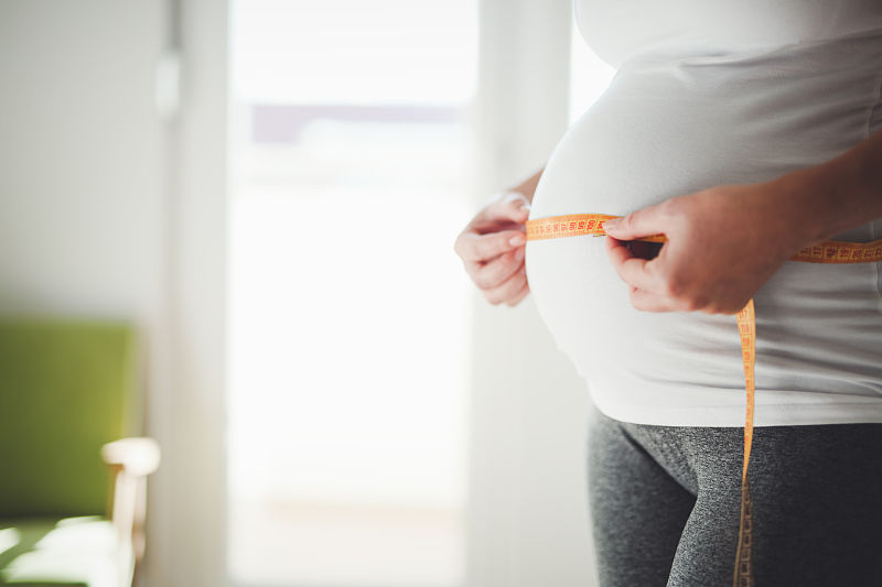 孕妇怎样预防早产？适度运动定期产检！