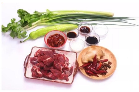 红烧牛肉的家常做法,四个简单步骤做出入味炖菜