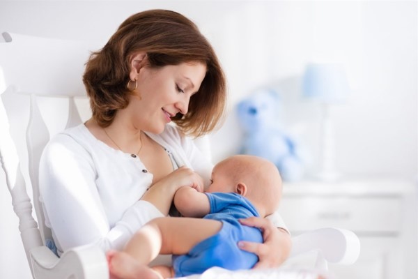 婴儿多大不会呛奶 呛奶对婴儿有什么影响
