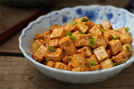 豆腐怎么做好吃 简单的红烧豆腐嫩滑爽口能吃好几碗米饭