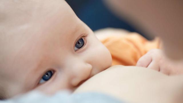 为什么在哺乳期，孩子吃一侧，另一侧也会自动出奶水？