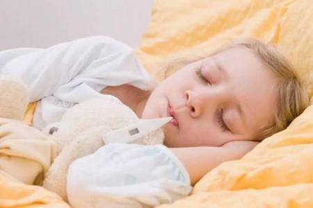 宝宝发烧39度的退烧最快方法,小孩反复发烧不能大意
