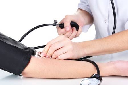 高血压是怎么引起的?降血压这样做会导致情况更糟糕