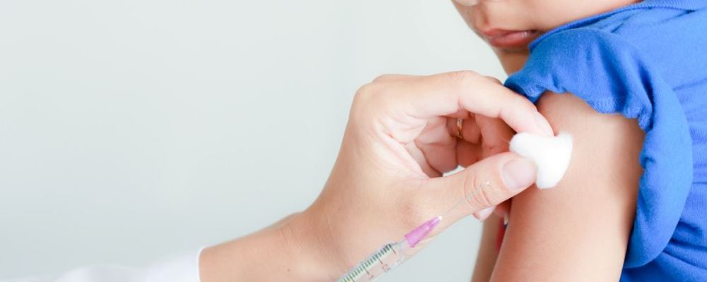 宝宝接种疫苗时需要注意什么 控制好宝宝很重要