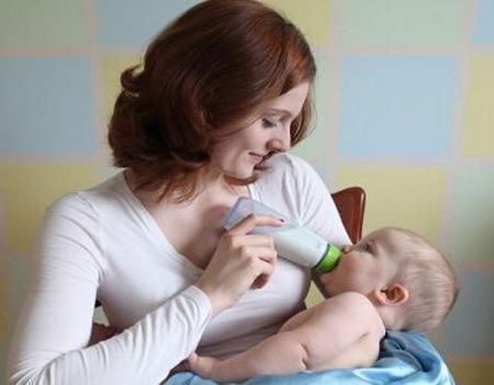 三个月宝宝吃奶量:怎么判断三个月宝宝是否吃饱了