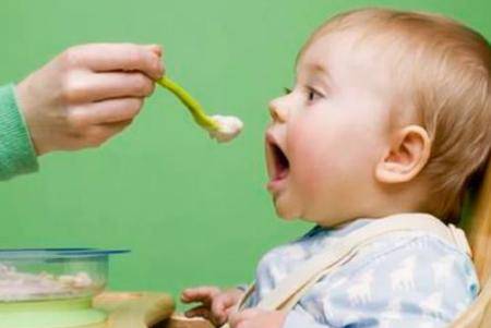 六个月婴儿辅食制作食谱 苹果泥简单做法让宝宝爱吃