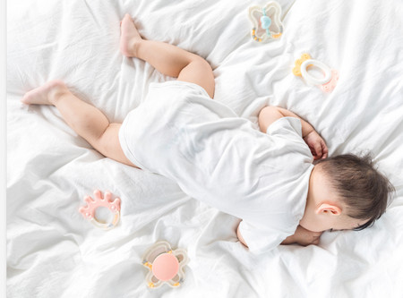婴儿睡觉呼吸急促怎么回事 婴儿睡觉一哆嗦然后呼吸急促