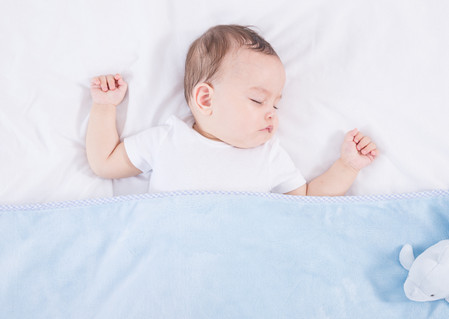 宝宝睡觉爱踢被子？用这5种办法，小孩不再着凉！
