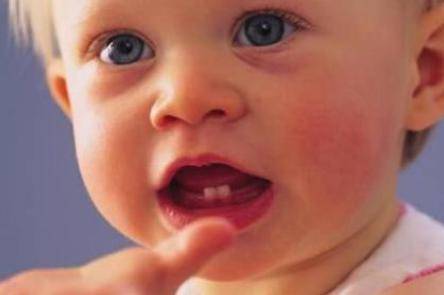 10个月宝宝发育指标 10个月还不会爬属于正常吗?