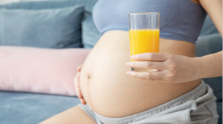 怀三胞胎的孕妇经历孕晚期强烈宫缩，肚子居然变成这样了