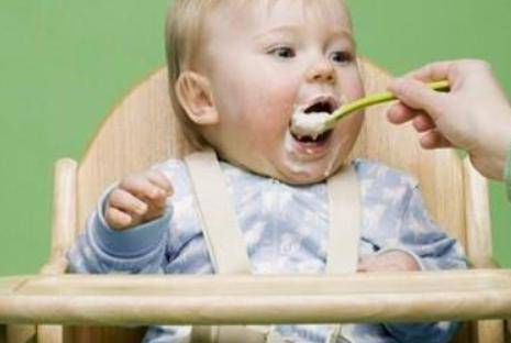 五个月的宝宝可不可以喂吃辅食?宝宝辅食食谱应该吃些什么