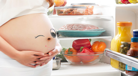 怀孕阶段，准妈妈常吃哪些水果，有助于胎儿发育？