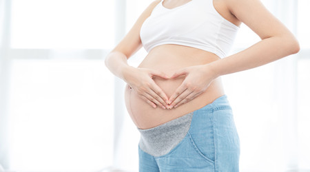 孕妇几个月开始显怀 孕妇是否显怀跟哪些因素有关