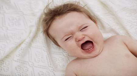 宝宝老是睡不安稳怎么回事 宝宝睡不安稳的原因有哪些