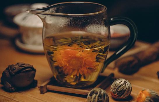 哺乳期可以喝菊花茶吗