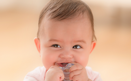 8个症状，说明宝宝开始长牙了！宝宝长牙期吃什么好？