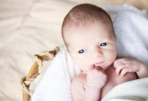 刚出生的婴儿神秘10分钟,宝宝都经历了什么?