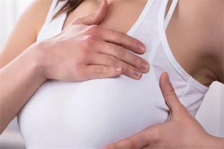 断奶后还有乳汁分泌怎么回事？女性要知道如何保护乳房