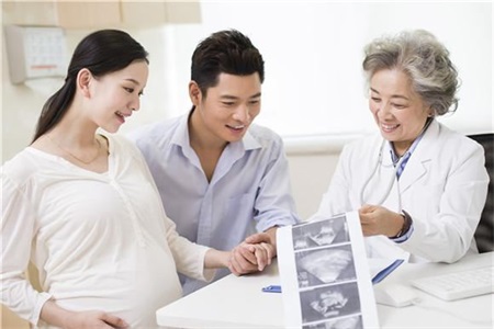 女性怀孕有妊娠反应很正常 但是一定要做好产检