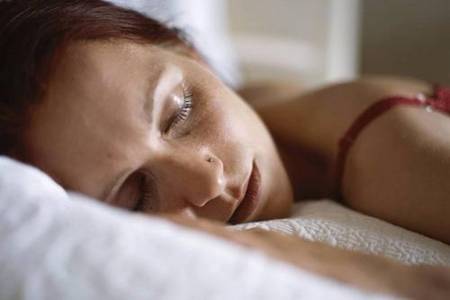 睡觉流口水是怎么回事 睡觉唾液多的六个原因伤害健康