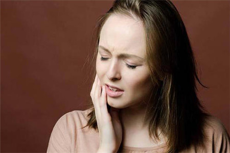 25岁女人口腔溃疡发病的五个原因