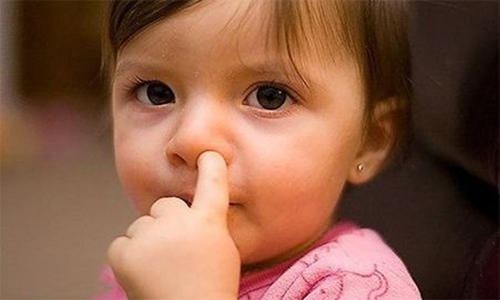 流鼻血是什么原因？小孩子流鼻血怎么快速止血