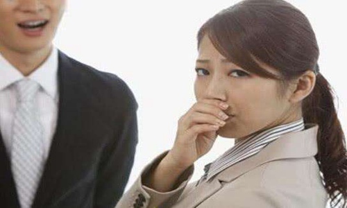 口臭的原因和治疗方法,口臭和戴口罩没有关系可能是疾病
