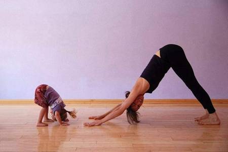 女性练习瑜伽对性生活的六个好处,常练瑜伽柔韧四肢更健康