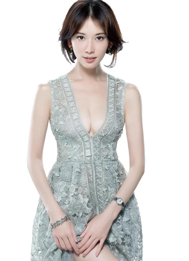 林志玲可是台湾第一美女呀，除了身材高挑之外，上围也是非常丰满的，在代言的内衣品牌中，好身材也是一览无余。