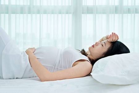 怀孕后几个月坐飞机对胎儿有影响吗 怀孕后几个月坐飞机好不好
