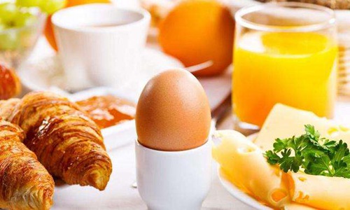 不吃早餐的危害,长期不吃早餐不能瘦对身体损害更大