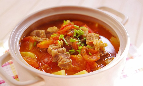 西红柿炖牛肉的做法,最正宗的做法不用高压锅就能做的软烂