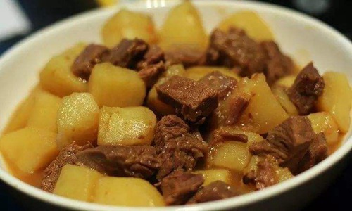牛肉炖土豆的做法,牛肉炖的软烂土豆入味的小窍门