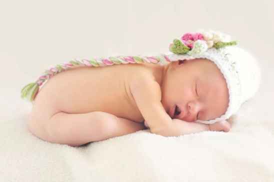 新生儿睡觉注意事项 宝宝睡觉时多注意这些事项
