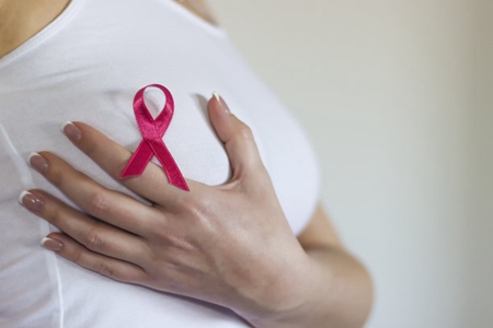乳腺疾病有哪些症状？这五个女人乳腺癌早期症状