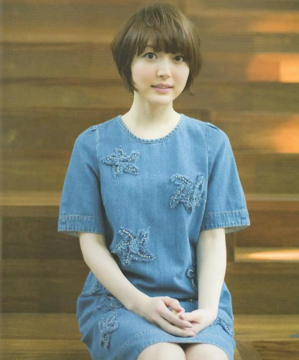 相信大家都有知道花泽香菜，她不仅在日本被大家认为是一位美女，在国内也是受很多人喜欢，是一位非常有气质的人。