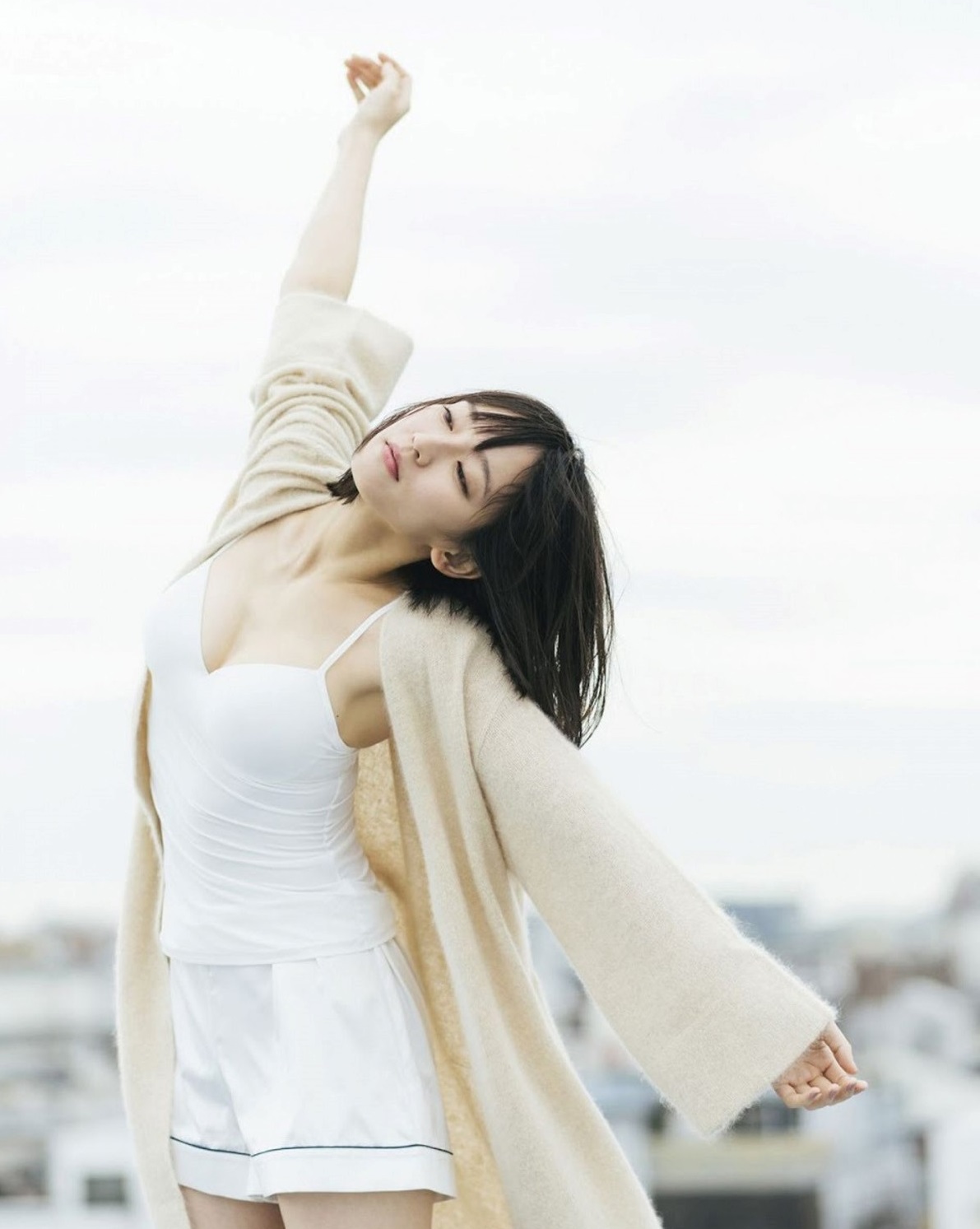 性感解禁！日本女演员「吉冈里帆」宣布新写真,睽违两年又把衣服脱了