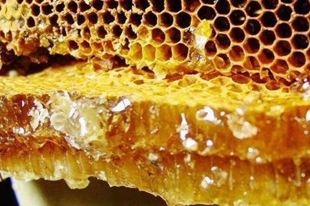 蜂胶的作用与功效,女性吃蜂胶要注意什么？