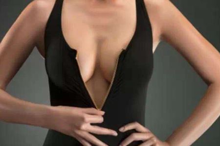 女人保护乳房的两个小技巧